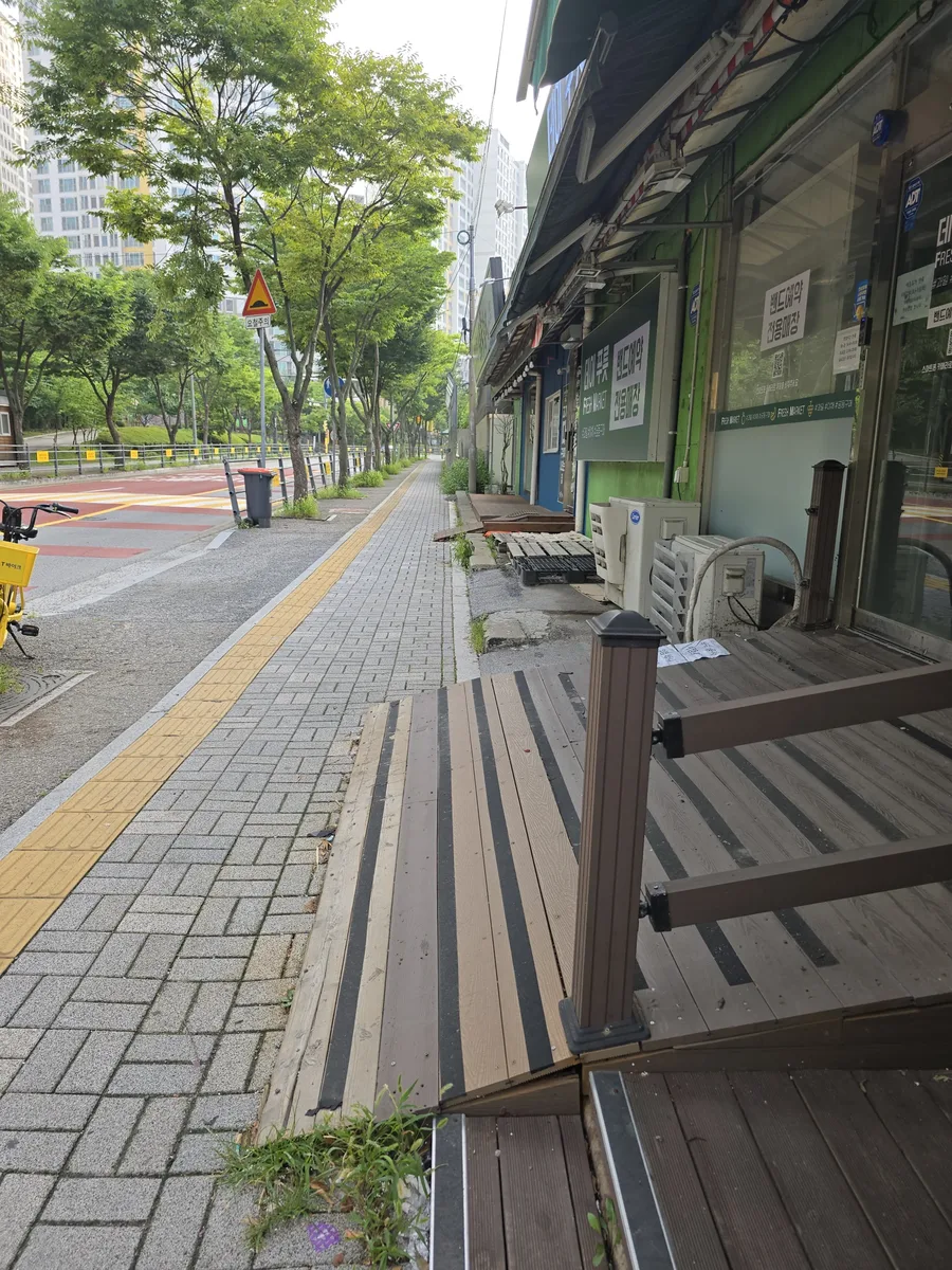 바닥데크 교체 시기 현장 사진
